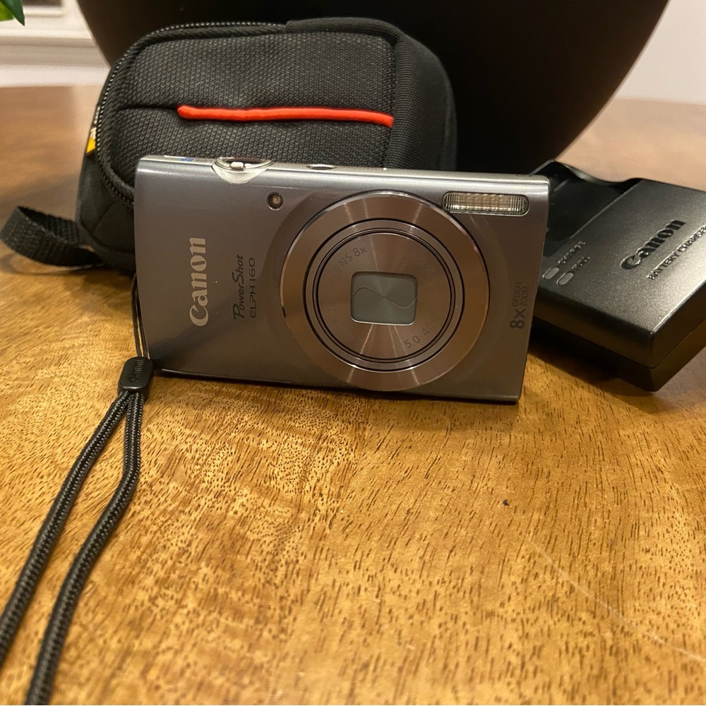 Canon Powershot ELPH 160 digital camera with memory card